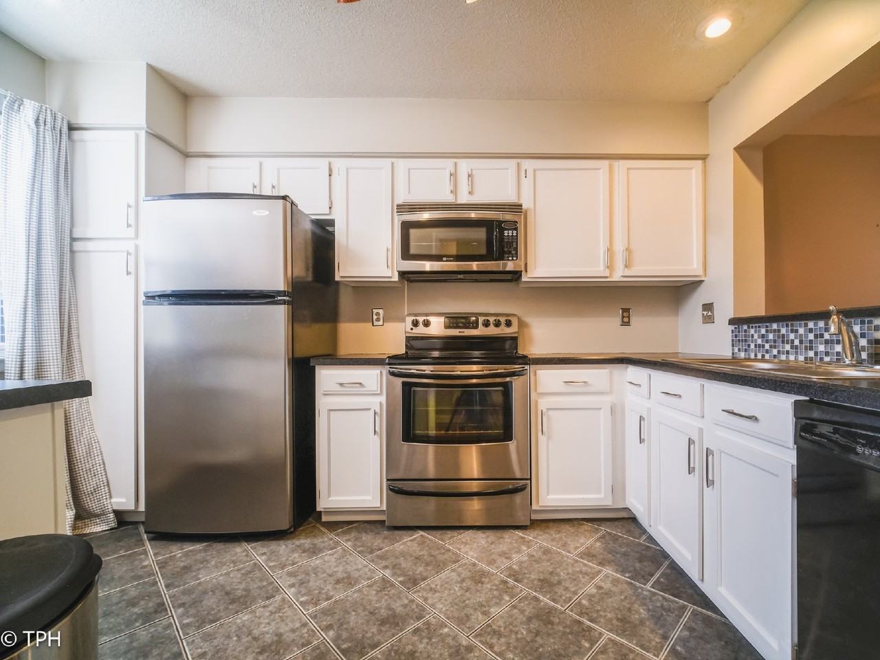 6124 Heath Ridge Ct - Photo 2 of 36