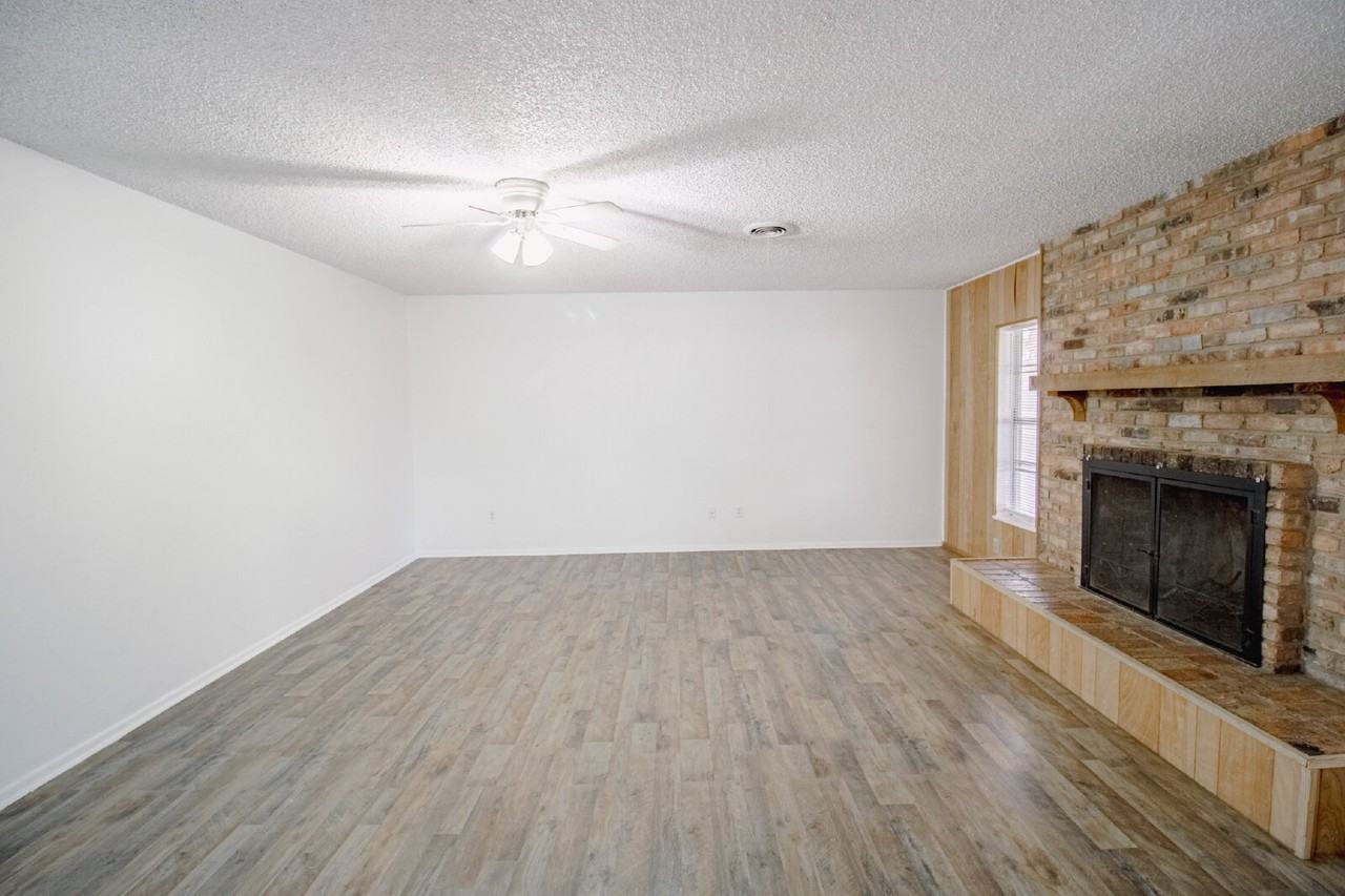 5503 36th St - Photo 2 of 16