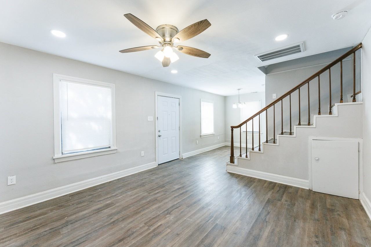 1718 22nd St - Photo 4 of 22