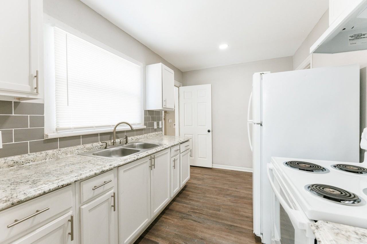 1718 22nd St - Photo 5 of 22