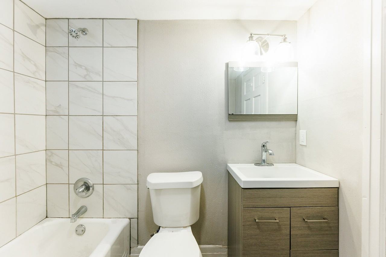 1718 22nd St - Photo 7 of 22