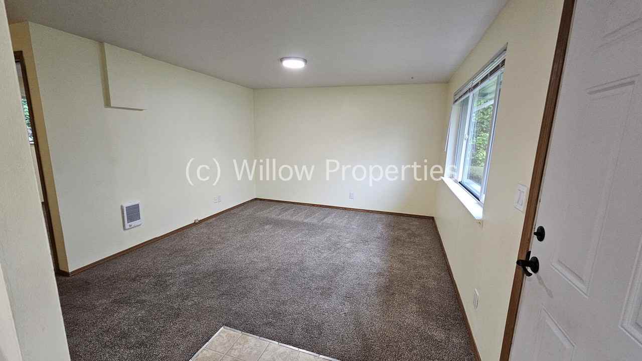 9205 Hipkins Rd SW E - Photo 2 of 7