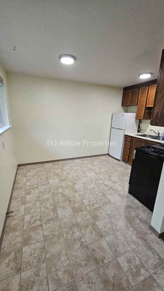 9205 Hipkins Rd SW E - Photo 3 of 7