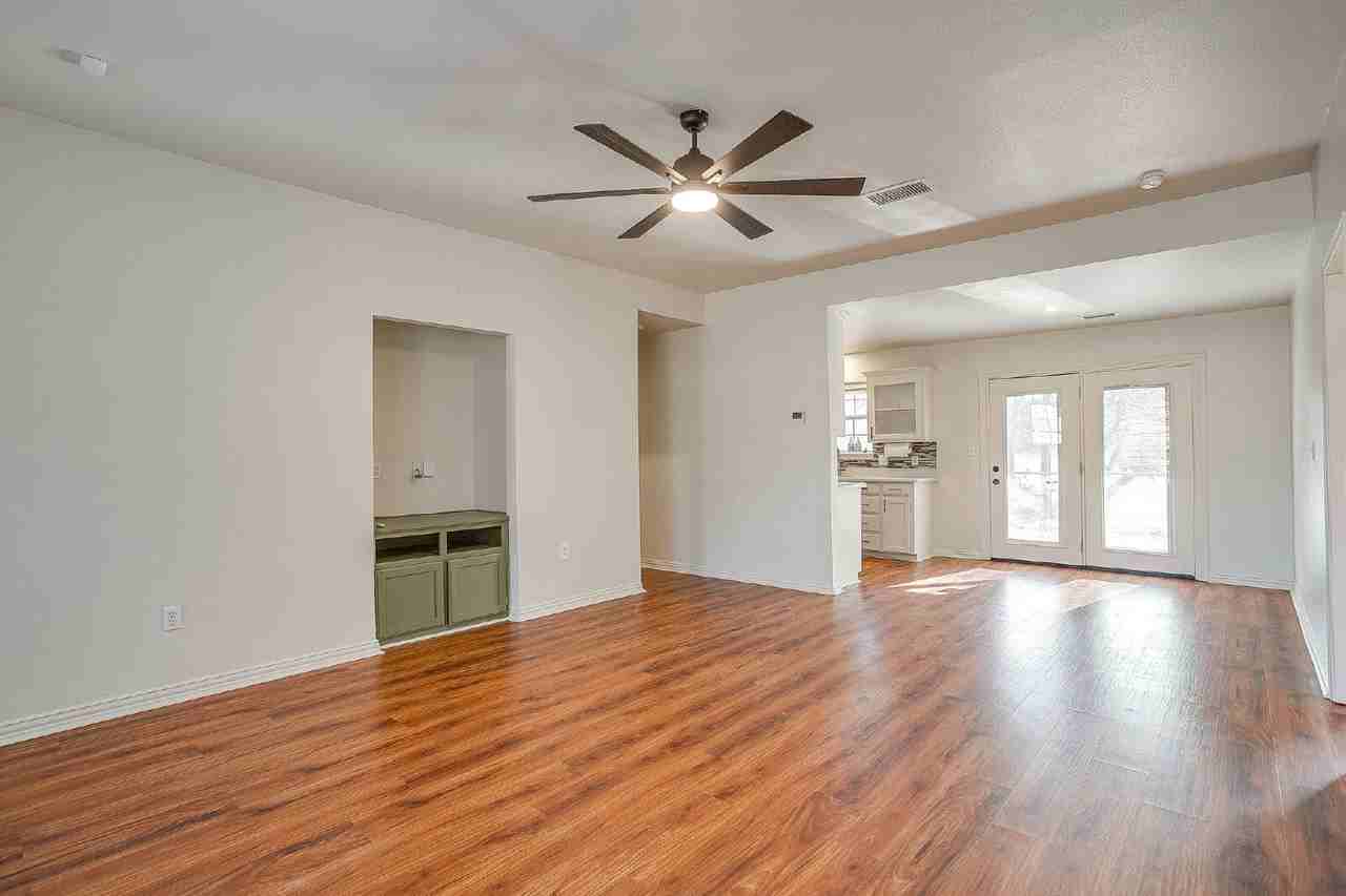 1312 Bradley Ct - Photo 3 of 24