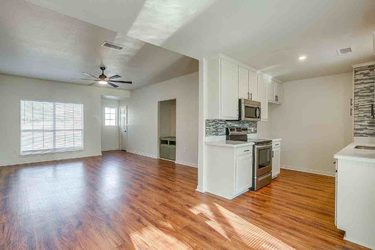 1312 Bradley Ct - Photo 7 of 24