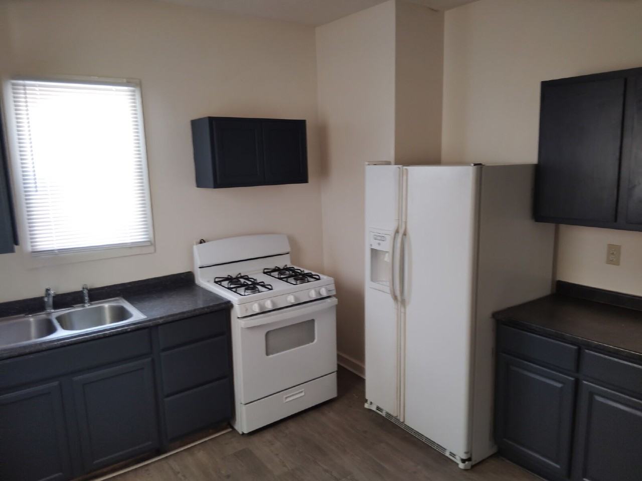 814 S 37th St - Photo 3 of 11