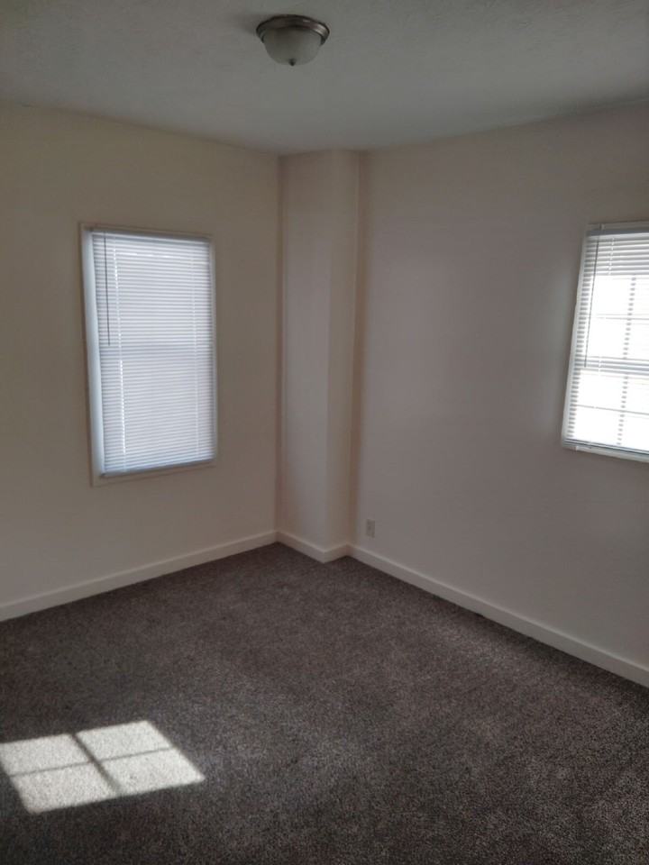 814 S 37th St - Photo 6 of 11