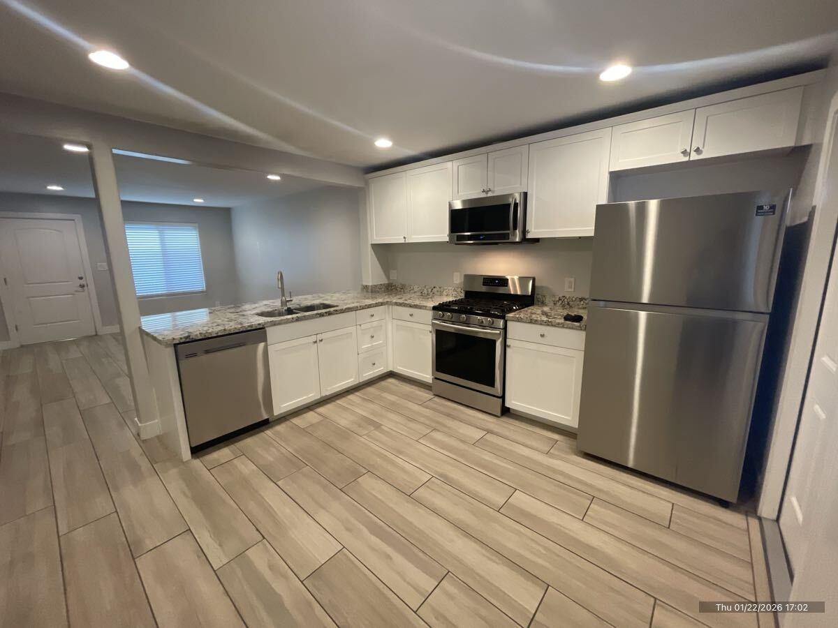 4843 E Cambridge Ave #10 - Photo 2 of 14