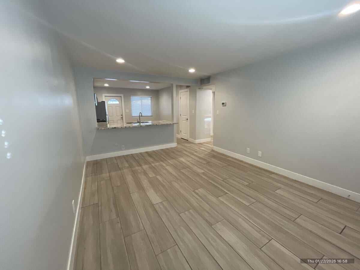 4843 E Cambridge Ave #10 - Photo 4 of 14