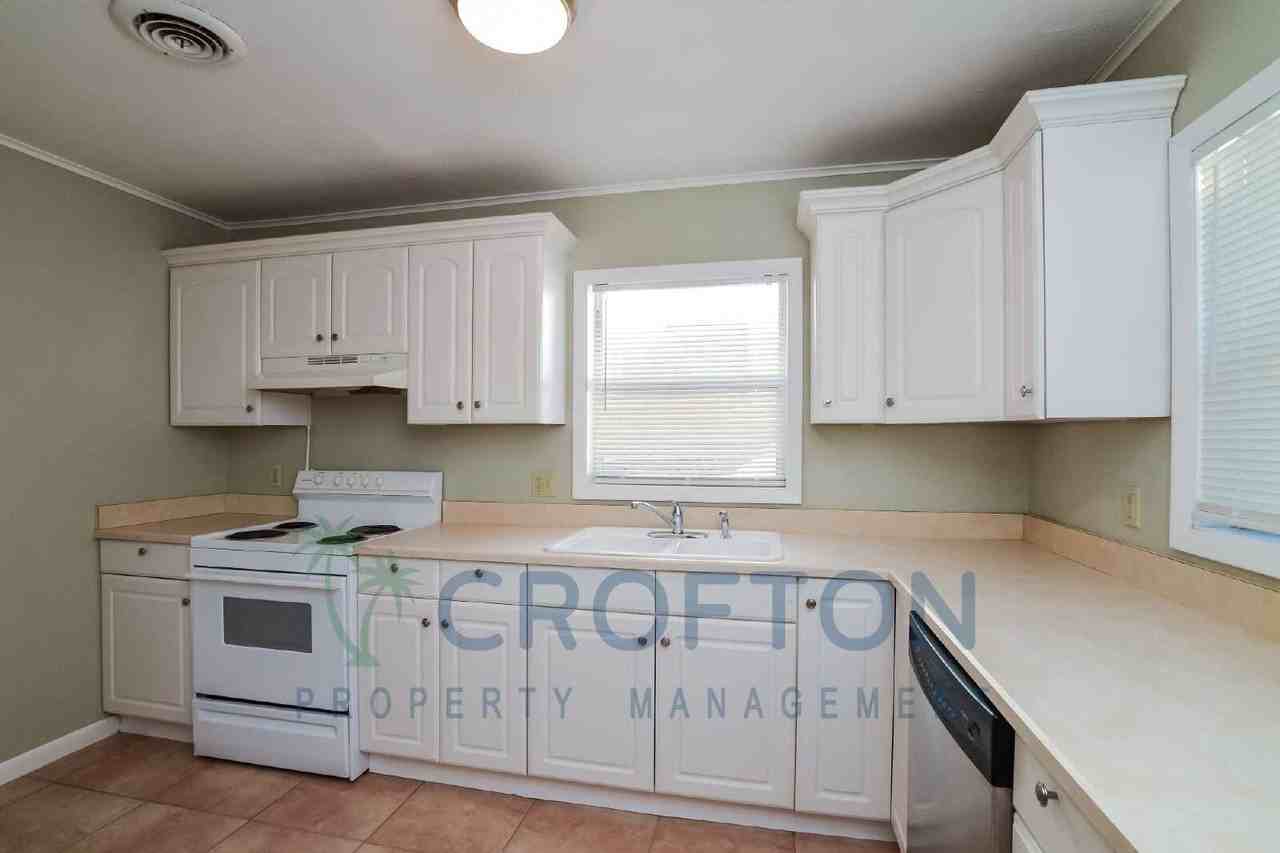 350 Harris Ave - Photo 6 of 15