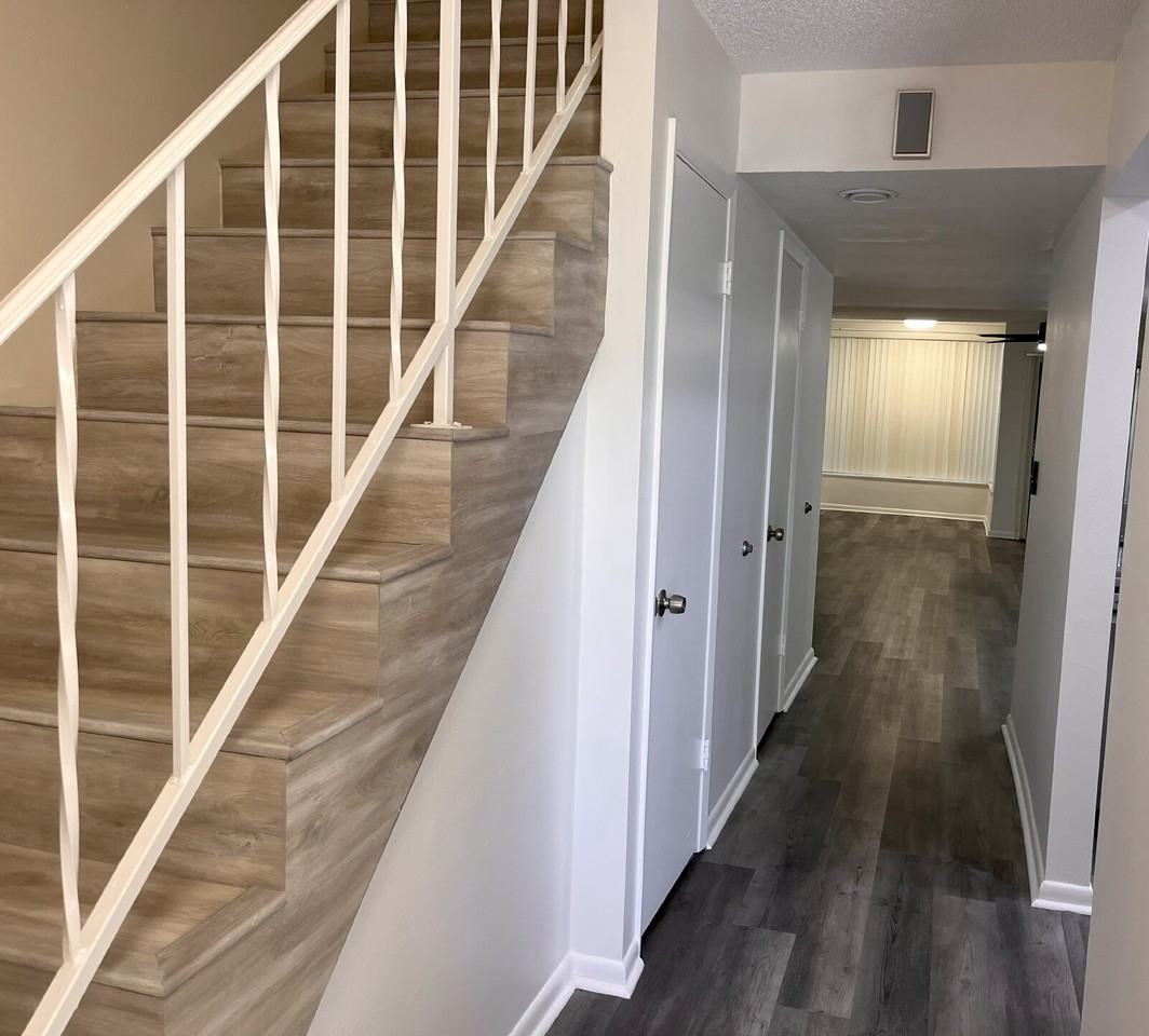 3915 Edgewater Dr - Photo 3 of 28