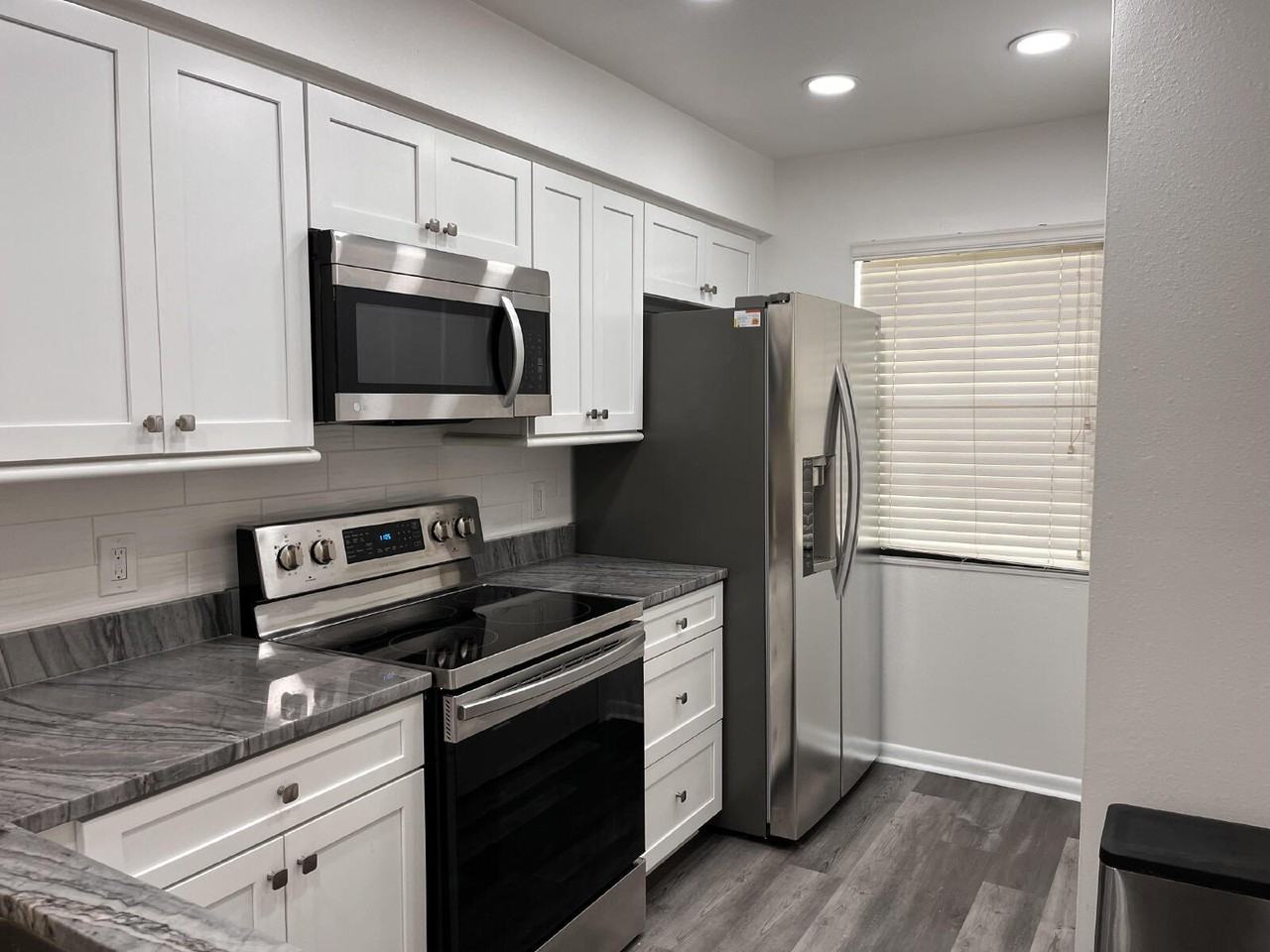 3915 Edgewater Dr - Photo 6 of 28