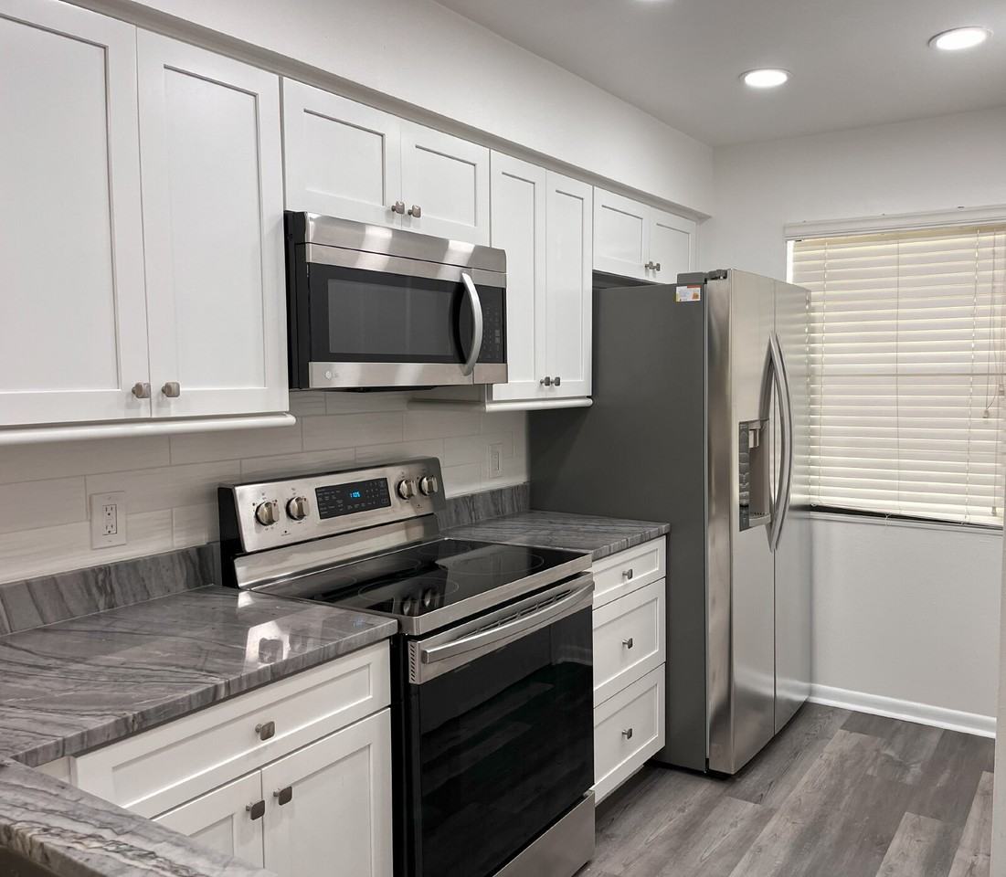 3915 Edgewater Dr - Photo 7 of 28