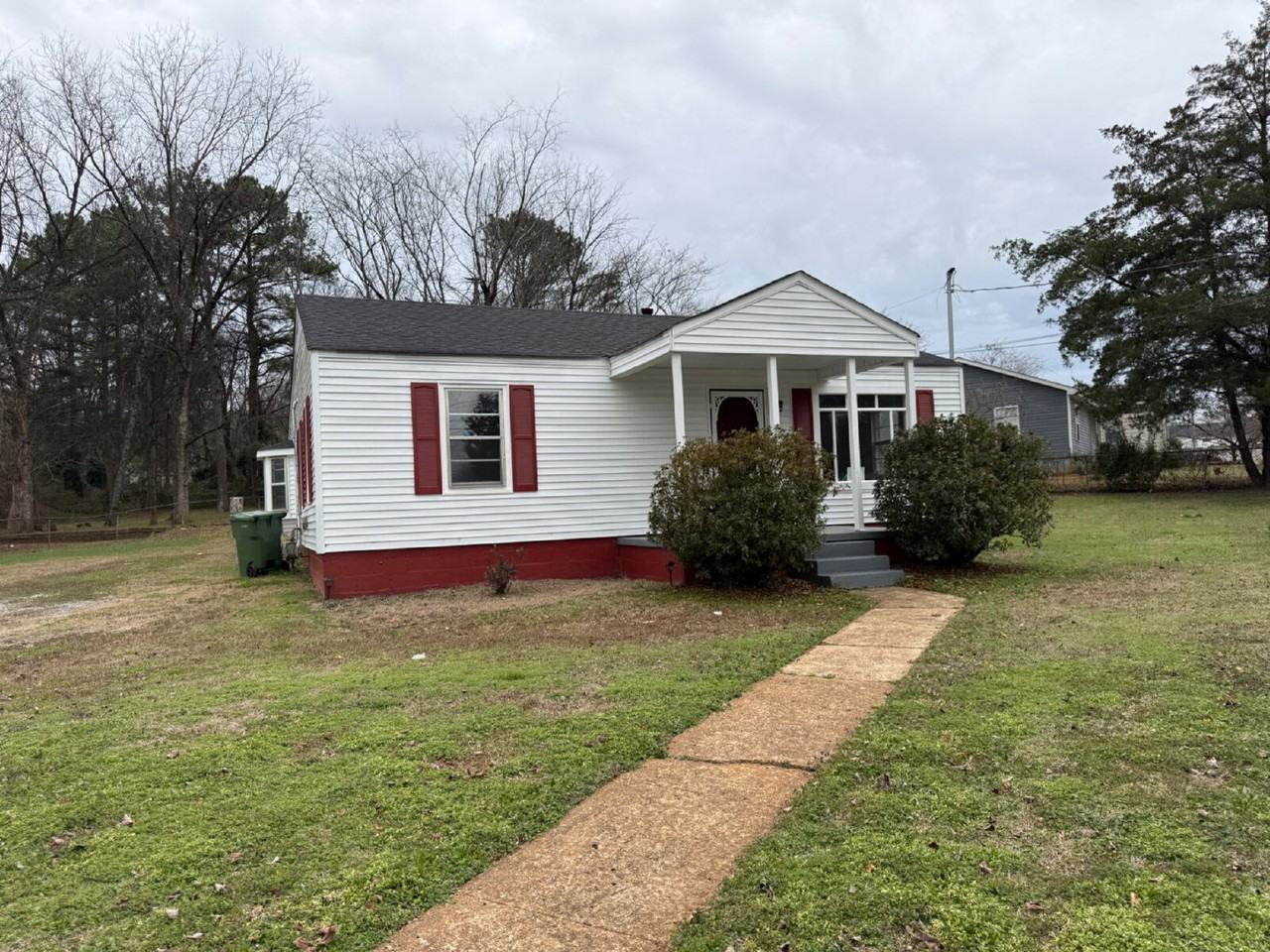 1021 Fairway Dr Nw - Photo 2 of 13