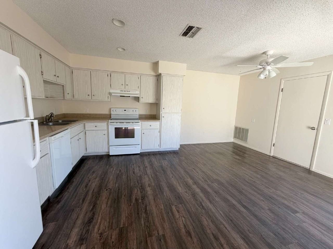 7419 Canterbury St - Photo 4 of 14