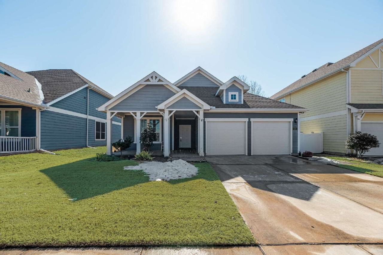 9004 Blackstone Dr - Photo 2 of 33