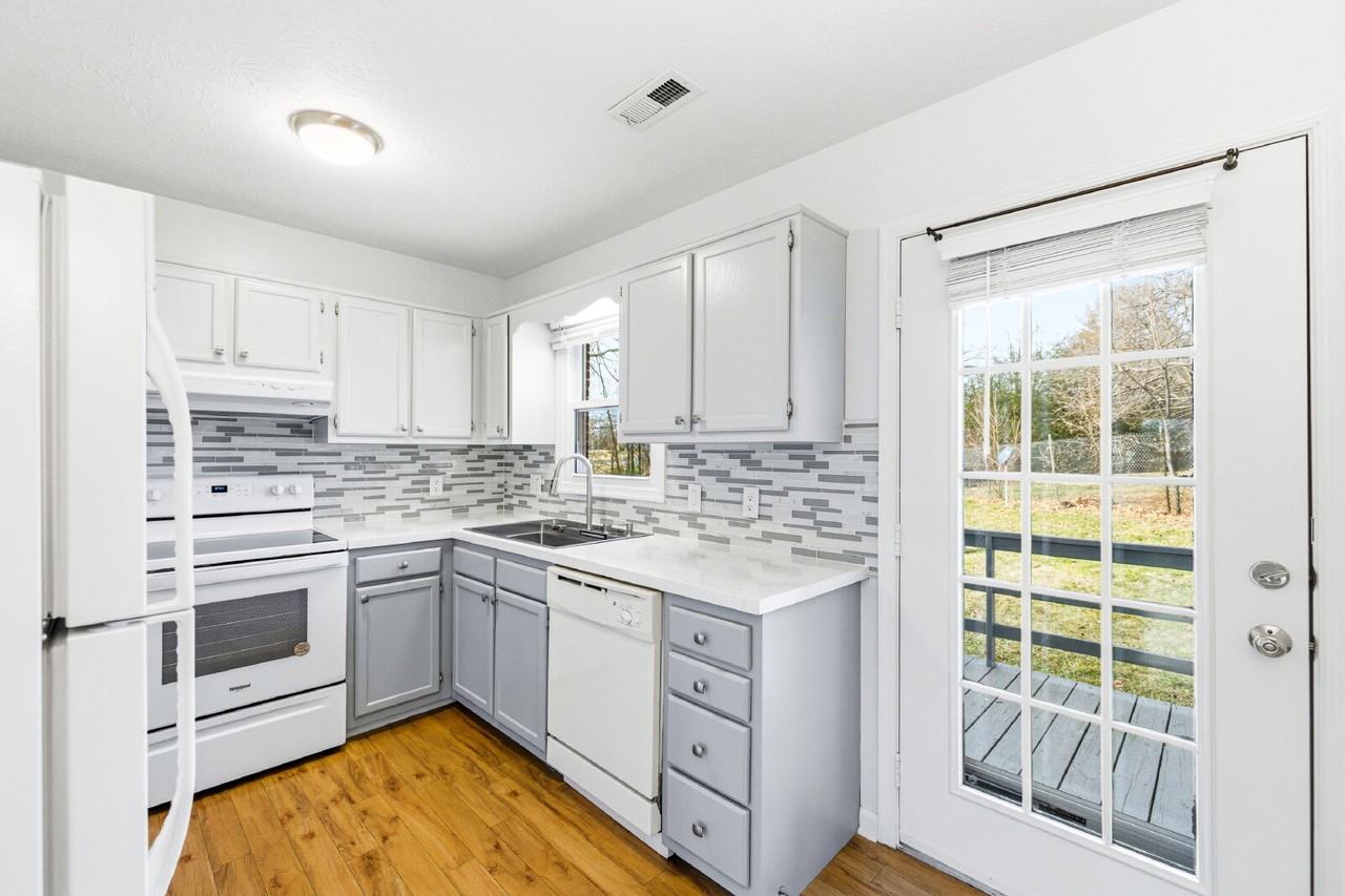 830 Vine St - Photo 3 of 34