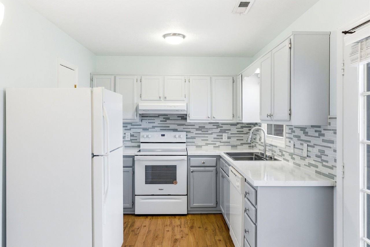 830 Vine St - Photo 4 of 34