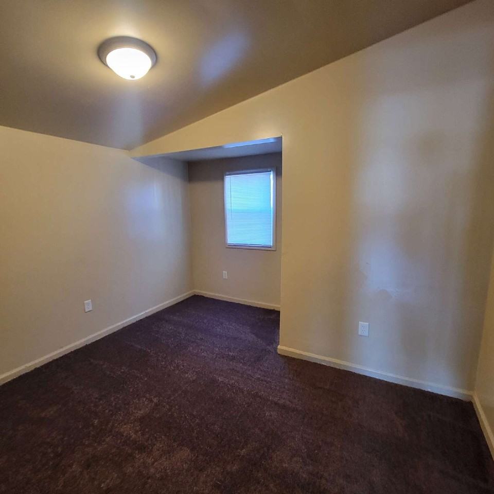 842 S Norfolk St - Photo 4 of 7