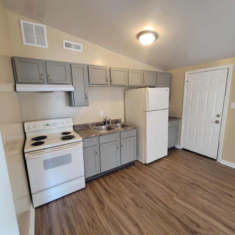 842 S Norfolk St - Photo 5 of 7