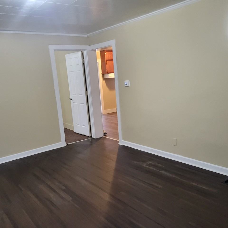 2315 W Morris St - Photo 2 of 8