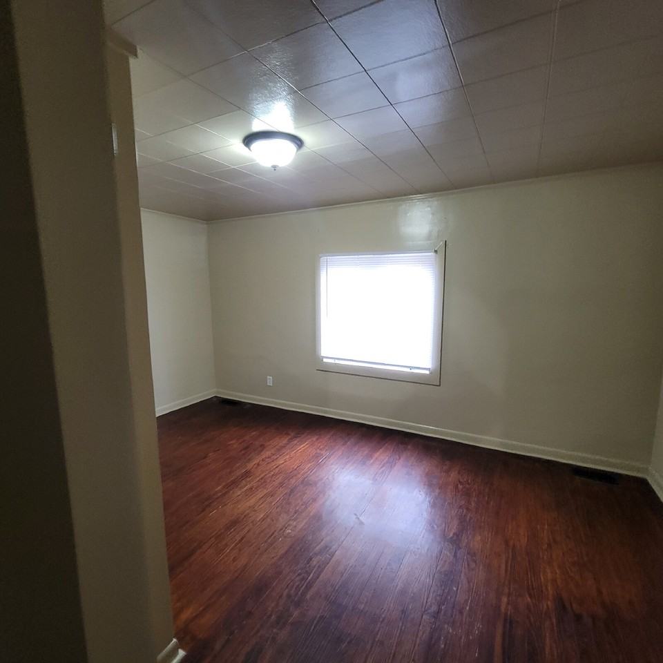 2315 W Morris St - Photo 3 of 8