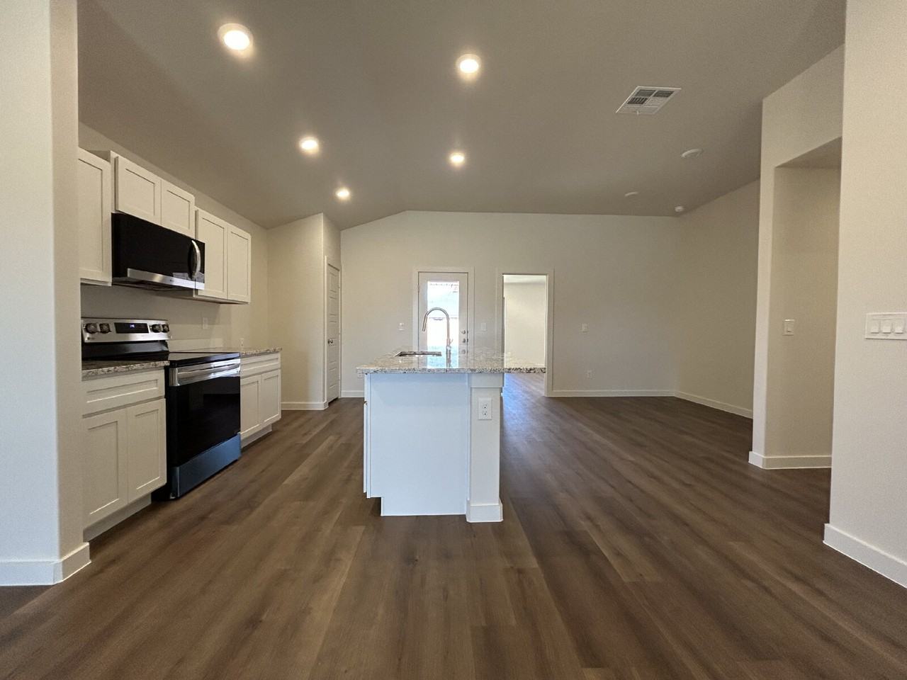 7216 8th St - Photo 3 of 18