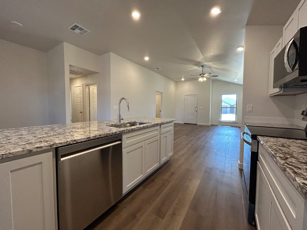 7216 8th St - Photo 5 of 18