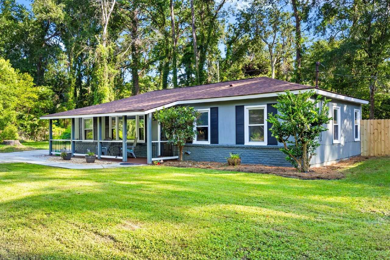 9 Gerald Dr - Photo 2 of 35