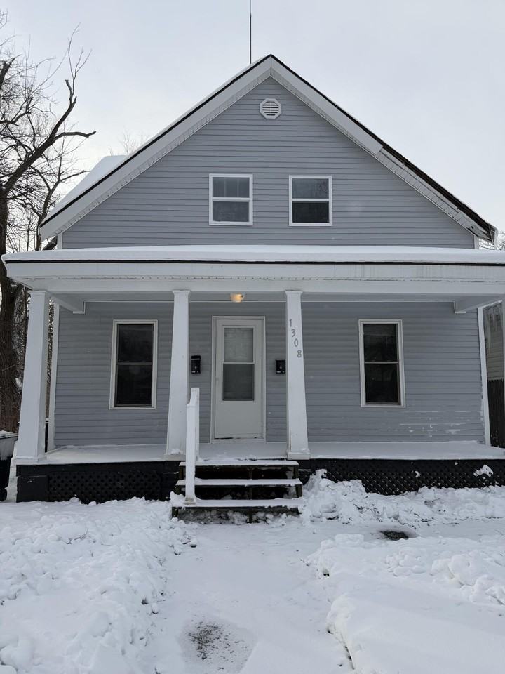 1308 Kinyon St - Photo 2 of 4