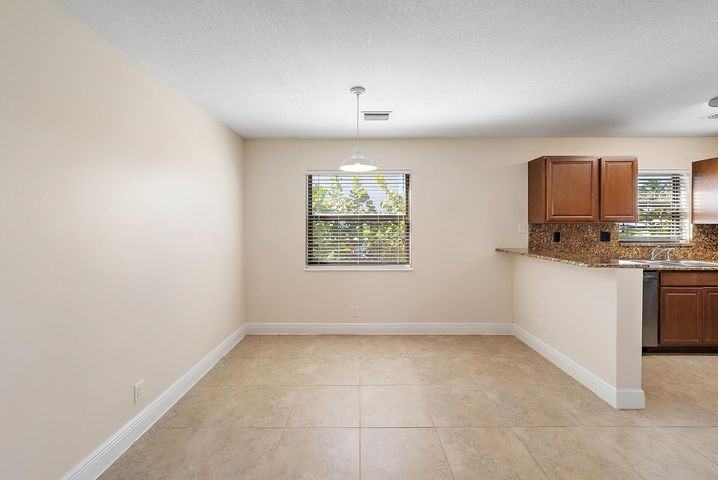 135 Shore Court - Photo 5 of 9