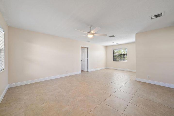 135 Shore Court - Photo 7 of 9