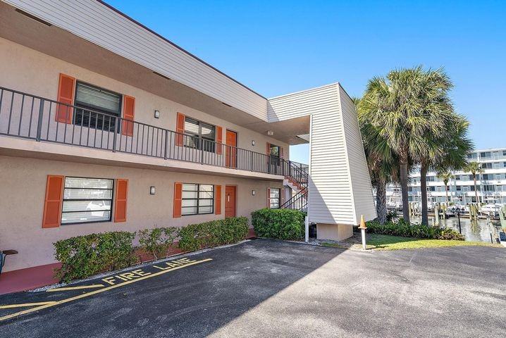 135 Shore Court - Photo 2 of 9