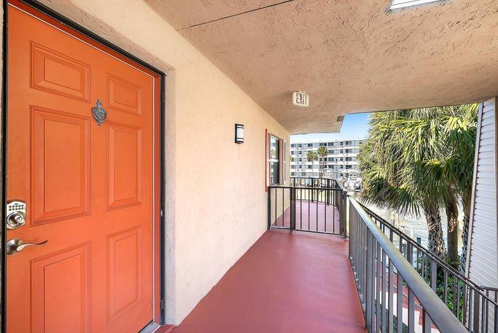 135 Shore Court - Photo 3 of 9