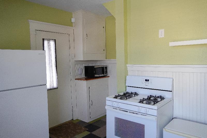 712 Winslow Ave - Photo 4 of 16