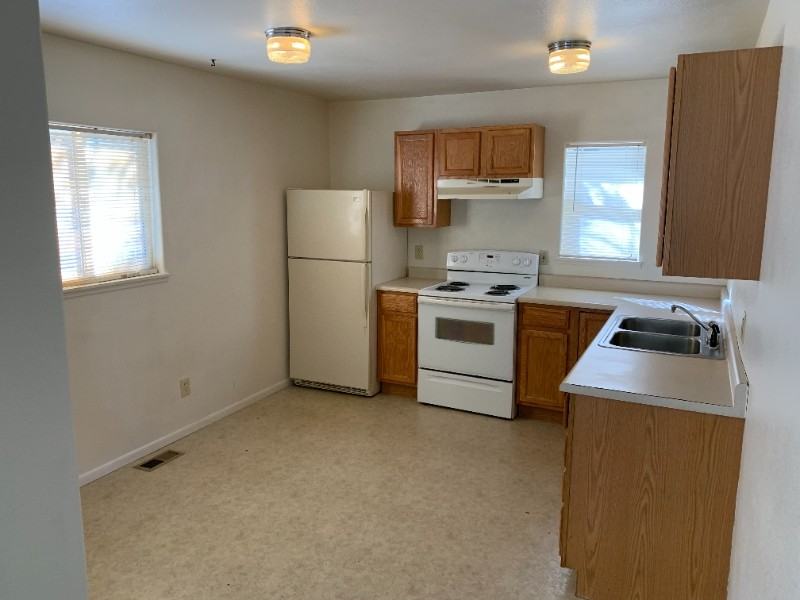 828 E 4th St #BORC - Photo 2 of 9