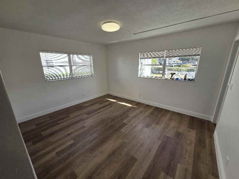 224 Se 9th Ave - Photo 5 of 18