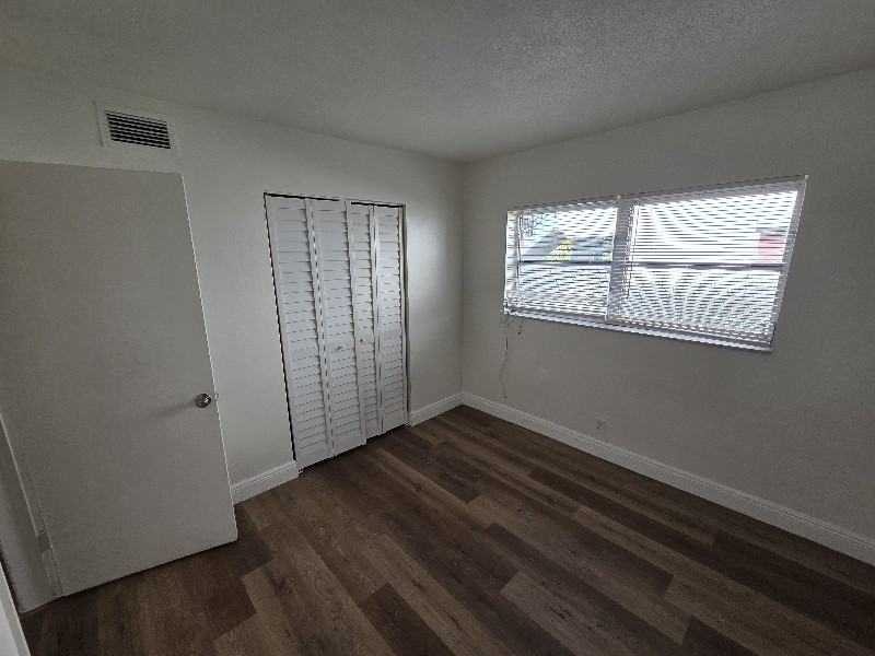 224 Se 9th Ave - Photo 6 of 18