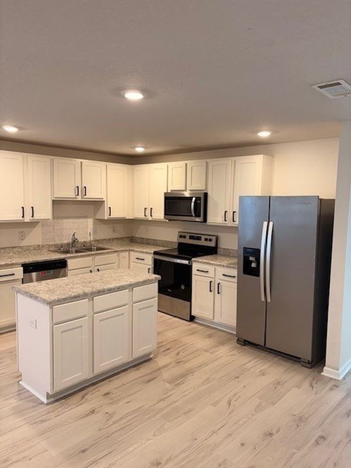 82 American Ct - Photo 7 of 32