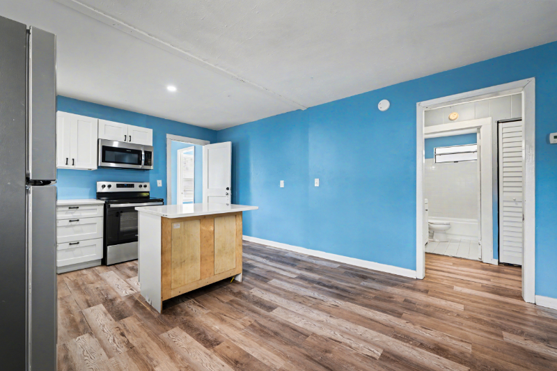 250 Vernis Ave - Photo 3 of 16