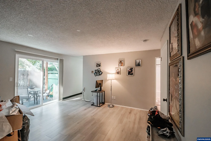 297 Main St W #2 - Photo 3 of 15