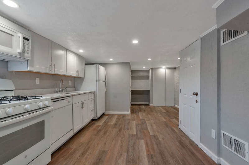 4645 Newland St #3 - Photo 5 of 20