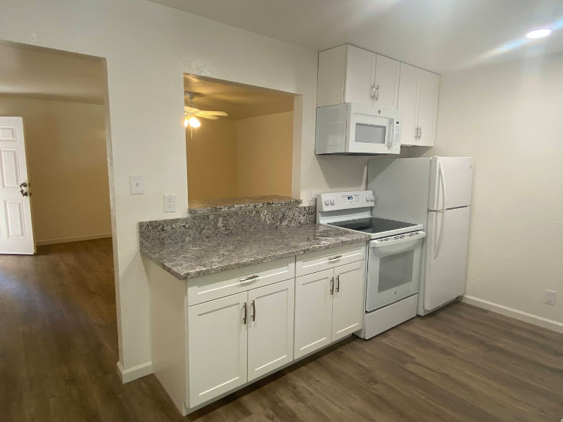 734 W 3rd St #3 - Photo 2 of 7