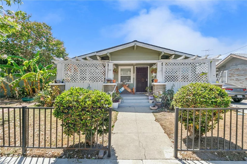 509 Rose Ave - Photo 2 of 14