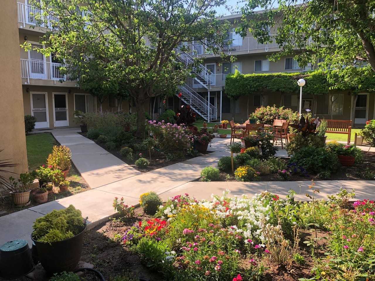 Le Chateau - Photo 4 of 37