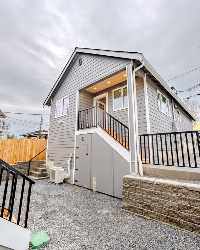 2106 Oakes Ave #C - Photo 2 of 16