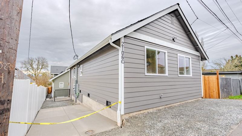 2106 Oakes Ave #C - Photo 4 of 16