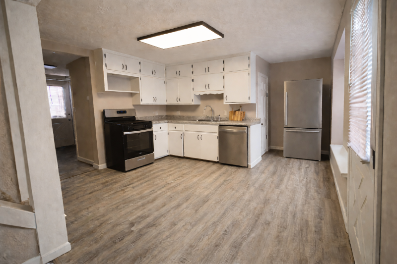 108 E Cleveland St - Photo 4 of 18