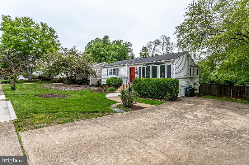 1737 Olney Rd - Photo 2 of 17