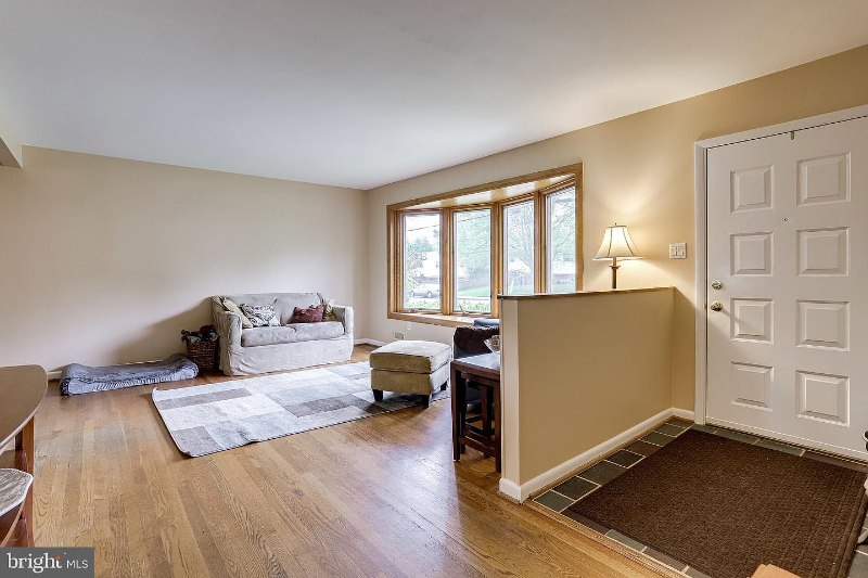 1737 Olney Rd - Photo 3 of 17